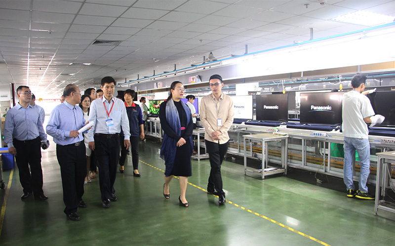 参观mk体育公司整机生产车间