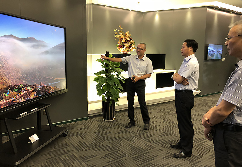 仲恺区委书记杨鹏飞一行参观mk体育惠南展厅