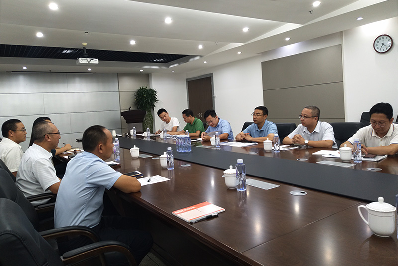 坂田街道党工委书记初庆同志一行莅临mk体育走访调研