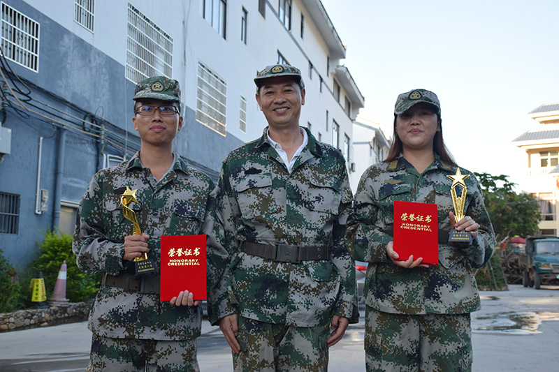 mk体育园区党委举办了以“不忘初心·牢记使命”为主题的主题党日活动