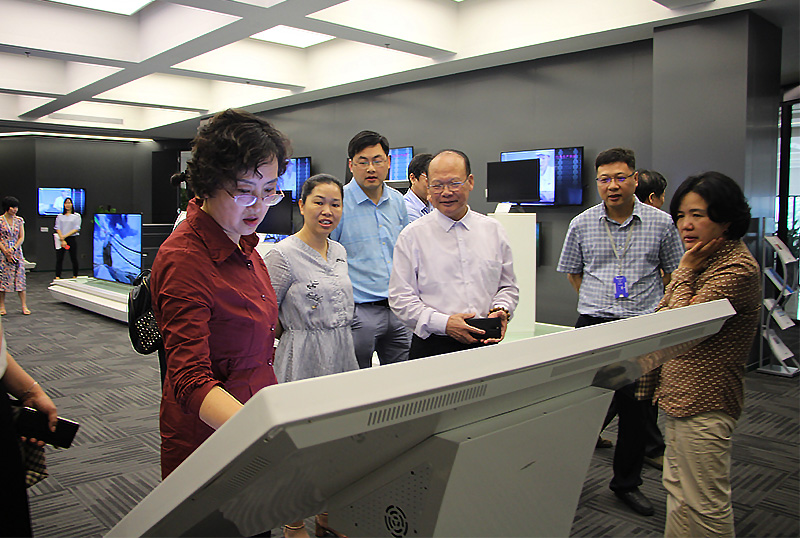 来访领导体验mk体育公司显示产品