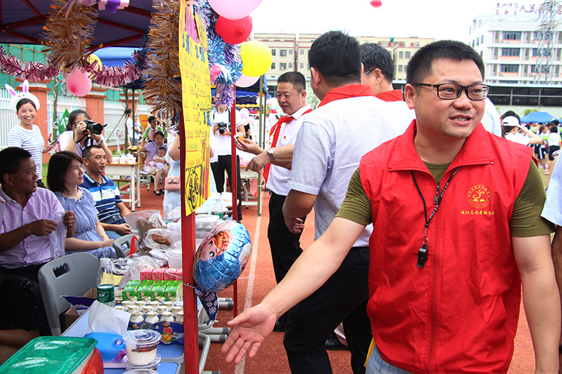 mk体育公司惠南工厂参加惠南实验学校“六一”儿童节慰问活动